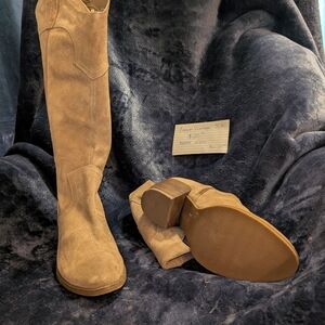 Women's Tan Suede Boots
